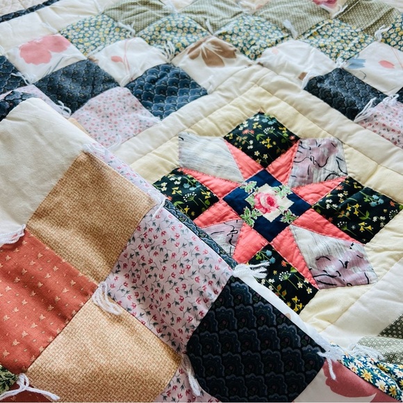 70”x85” Vintage Handmade Patchwork Quilt - Picture 12 of 12